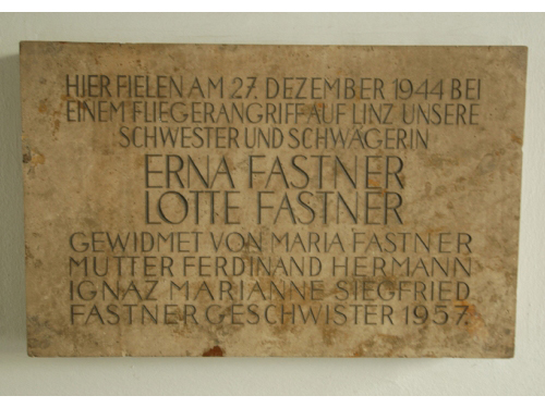 Gedenktafel für Lotte und Erna Fastner