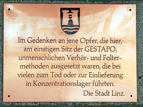 Gedenktafel am ehemaligen Sitz der Gestapo