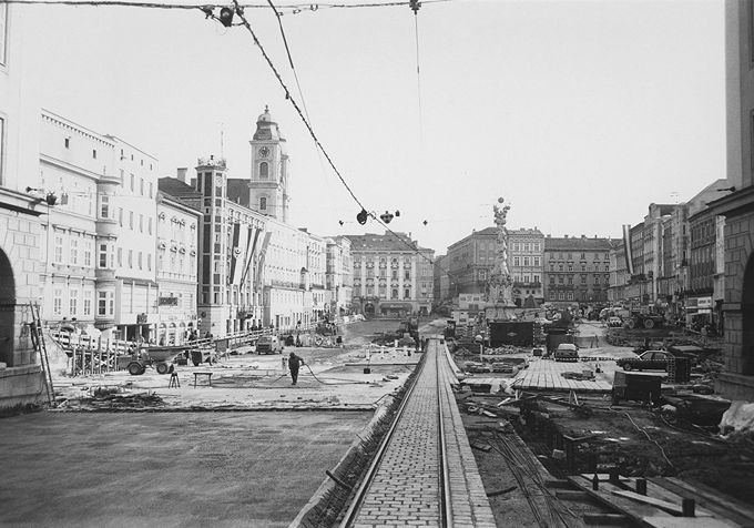 Baustelle der Hauptplatztiefgarage 1987