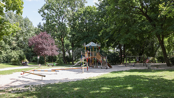 Foto Kinderspielplatz - Dauphinestraße