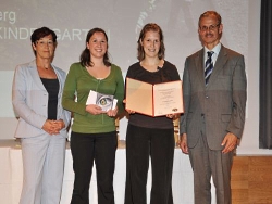 Preisverleihung Dolezal an Franziska Gaigg und Barbara Mair