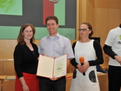 Preisverleihung durch Stadträtin Mag.a Eva Schobesberger an DI Bernhard und Susanne Laus