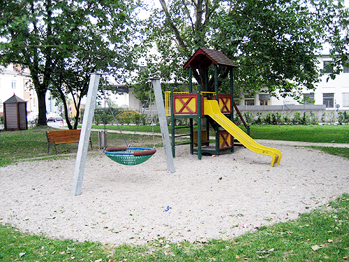 Kinderspielplatz - Lonstorferplatz