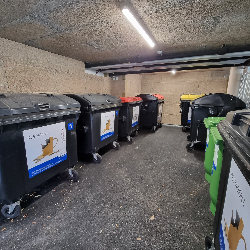 Foto: LINZ AG Müllplatz in einem Wohnhaus