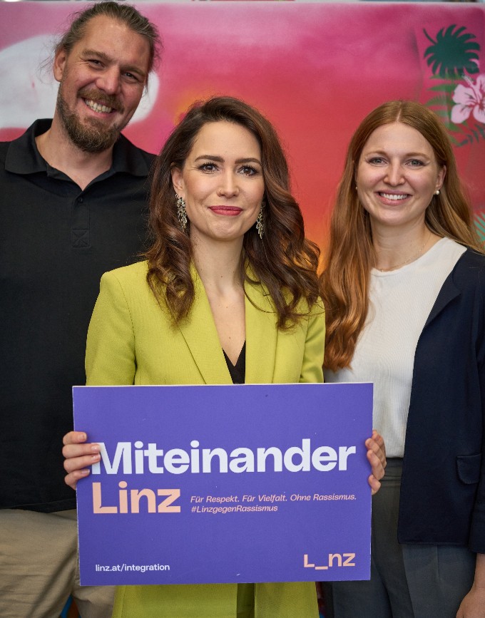 Teamfoto Integrationsb&uuml;ro: von links: Jakob K&ouml;glberger, Jasmin Baumgartinger und Daniela Wolf