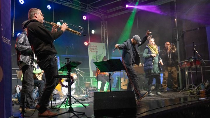 Lichtbildjäger Band auf der Bühne