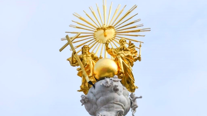Figurengruppe an der Spitze der Dreifaltigkeitssäule