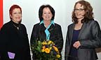 Gemeinderätin Erika Rockenschaub, Preisträgerin Christa Koinig  und Frauenstadträtin Mag.a Eva Schobesberger