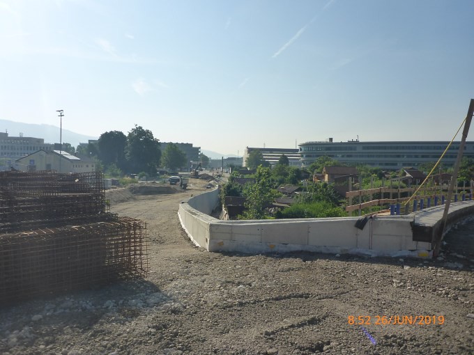 Stützmauer Seite Linz hinterfüllt