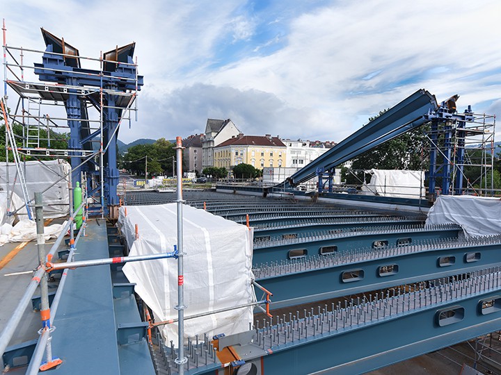 Das Landtragwerk nimmt Konturen an.