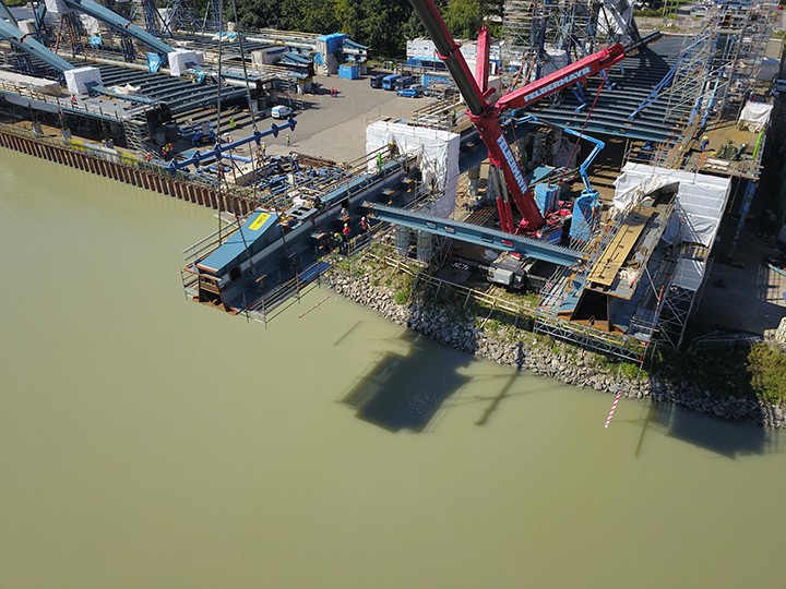 Stadt Linz / Hartl 45 Tonnen schwer ist der neue Träger.