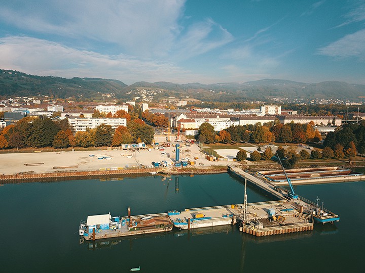 Schimetta Consult ZT GmbH Diese Aufnahme vom Oktober 2018 zeigt, wie der nördliche Flusspfeiler aus dem Wasser „wächst“.