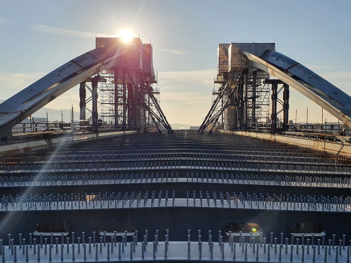 Die Neue Donaubrücke Linz erhält derzeit bereits ihren „Feinschliff“.
