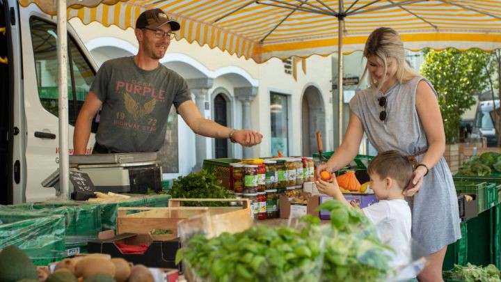 Gemüseverkauf am Marktstand