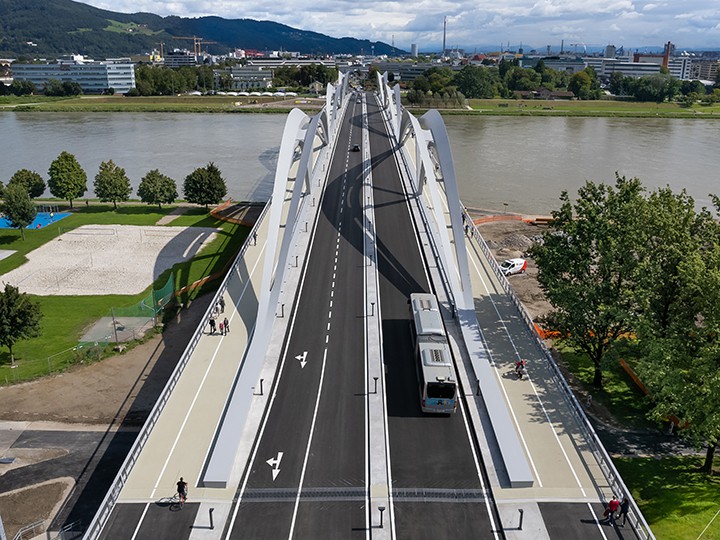 Die neue Eisenbahnbrücke in der Vogelperspektive mit Blick Richtung Süden DJI_0211