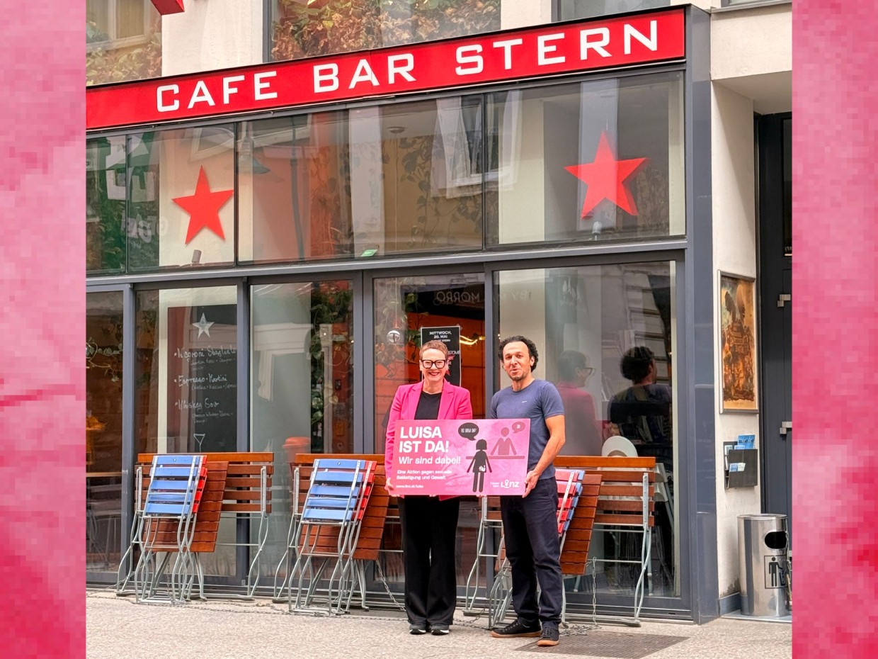 Foto mit Frauenstadträtin Eva Schobesberger und Café Bar Stern