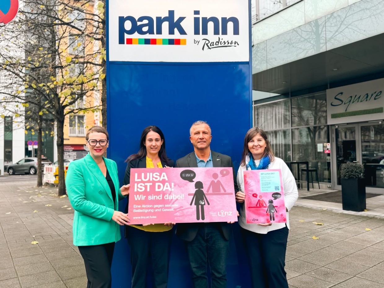 Foto mit Frauenstadträtin Eva Schobesberger, Frauenbeauftragter Anne Brack und Hotel Park Inn