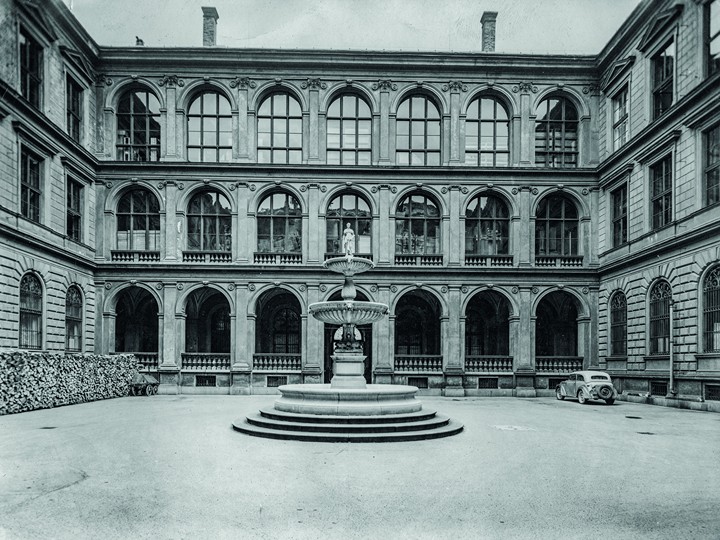 Prokosch/Sammlung Sparkasse OÖ Sparkassenbrunnen in der Schalterhalle Sparkasse OÖ vor 1952