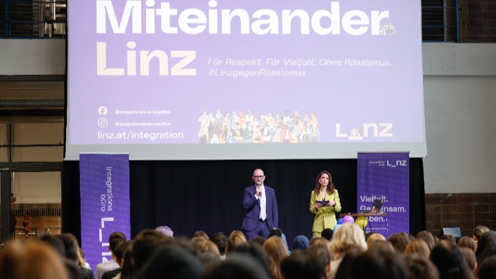 Fotos der Abschlussveranstaltung der Antirassismus-Kampagne in der Tabakfabrik