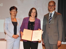 Preisverleihung Dolezal an Naturschutzbund Frau Speta