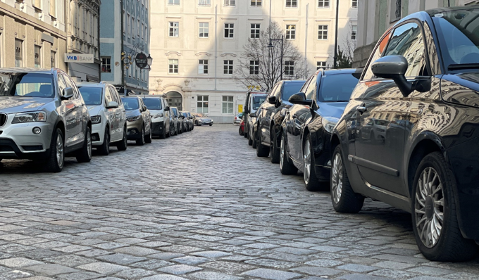 Derzeit „gehört“ die Domgasse dem Verkehr 