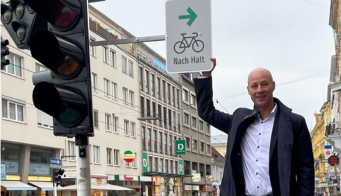 In Linz beginnts: Linz-Rechtsabbiegen bei Rot für Radfahrer*innen 