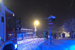 Feuerwehr bei nächtlichem Wintereinsatz, Foto: FF Pöstlingberg