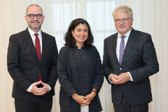 Bei der Angelobung des neuen Mitglieds im Gestaltungsbeirat: Planungsreferent Stadtrat Dietmar Prammer, Carla Lo und Bürgermeister Klaus Luger
