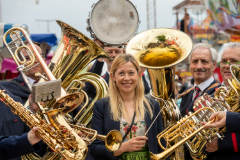 Personengruppe mit Blasinstrumenten