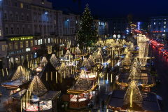 Weihnachtsmarkt bei Nacht