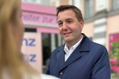 Gesundheitsstadtrat Dr. Michael Raml vor dem Enter_Tainer am Linzer Hauptplatz. Foto: privat
