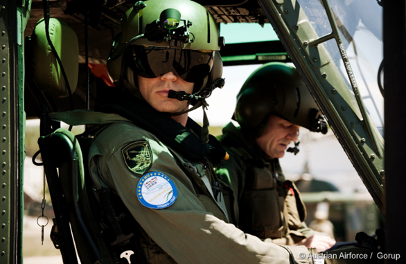 Das &Ouml;sterreichische Bundesheer bringt die Besucherinnen und Besucher mit einem &Uuml;berflug an der Linzer Donaul&auml;nde zum Staunen.	Foto: Austrian Airforce / Group