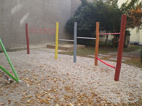 VS 12 Otto-Gl&ouml;ckel-Schule, Balancier-Reckanlage